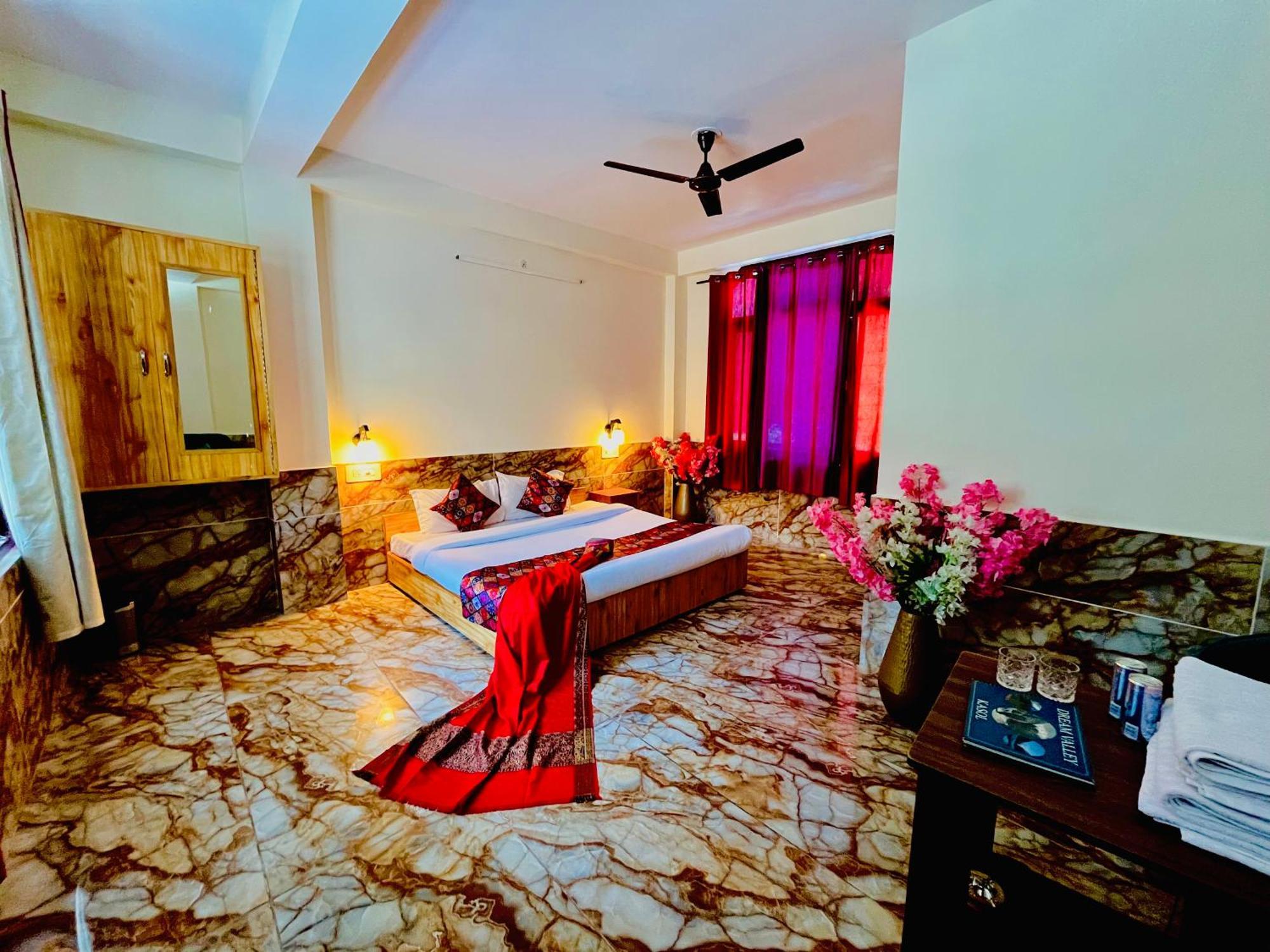 Hotel Dream Valley Kasol #Near Mall Road #River View #Parking #Gaming Zone #Open Terrace #Restaurant 外观 照片